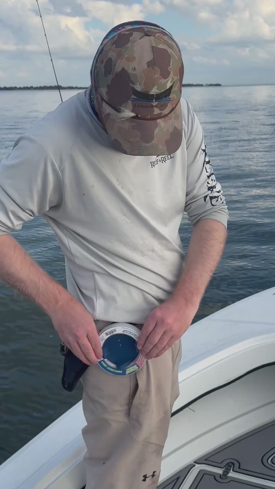 Leader Lender™ – Fishing Leader Holder with Built-In Cutter